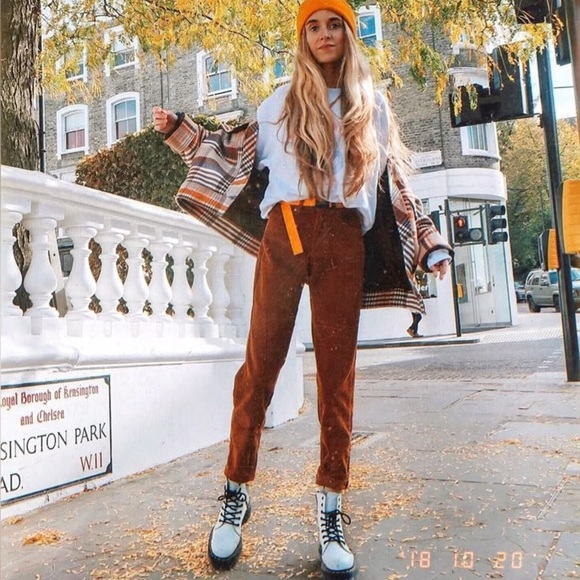 Dr. Martens NEW AirWair Classic 1460 White Smooth Leather Lace Up Combat Boots - Picture 10 of 11